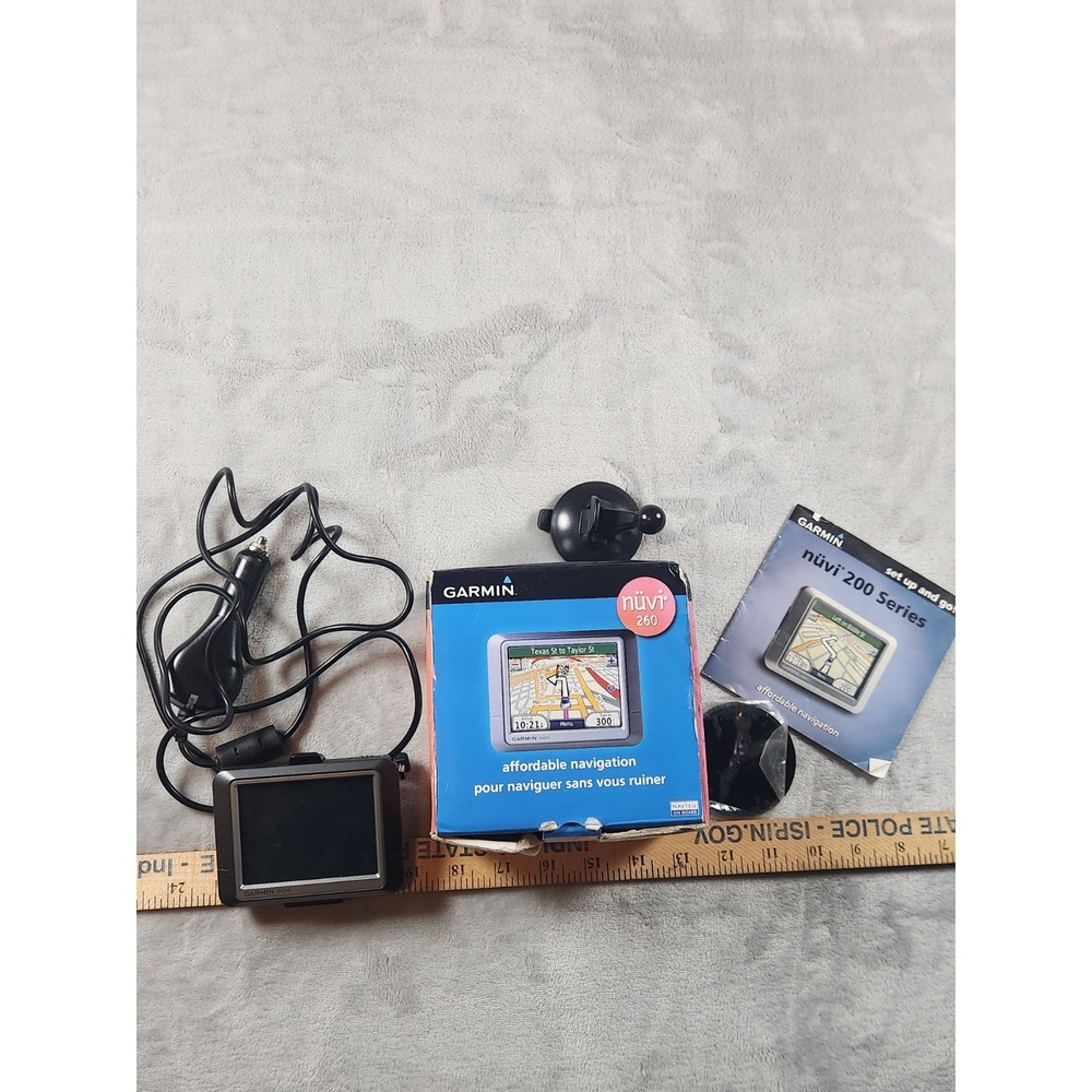 Garmin nüvi 260 bundle w/current maps on SD card, car mount, car charger, manual